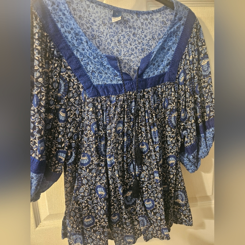 Old Navy Blue and Black 3/4 Sleeve Tie Front Blouse